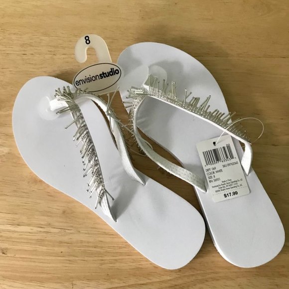 EnvisionStudio Sz.8 White Flip Flops w/Silver Beaded Fringe Trim - Picture 4 of 6